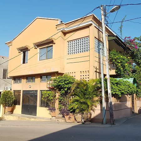 Appartements Chez Leo Brazavile Exterior foto