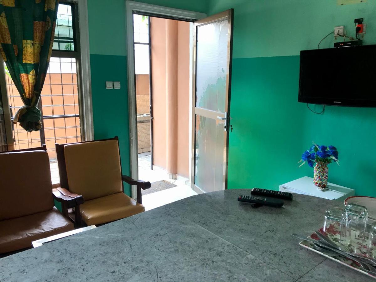 Appartements Chez Leo Brazavile Exterior foto