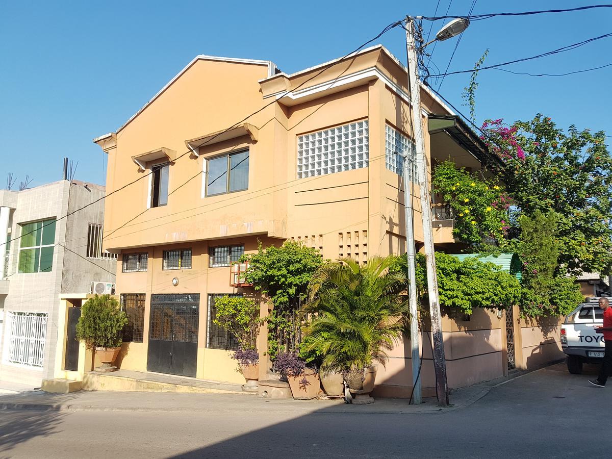 Appartements Chez Leo Brazavile Exterior foto